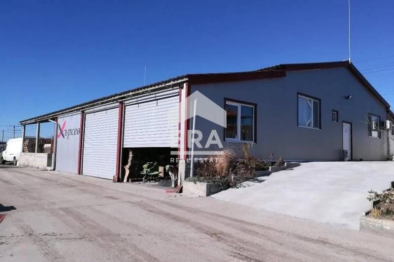 Продава се промишлено помещение с площ от 360 м², заедно със собствен