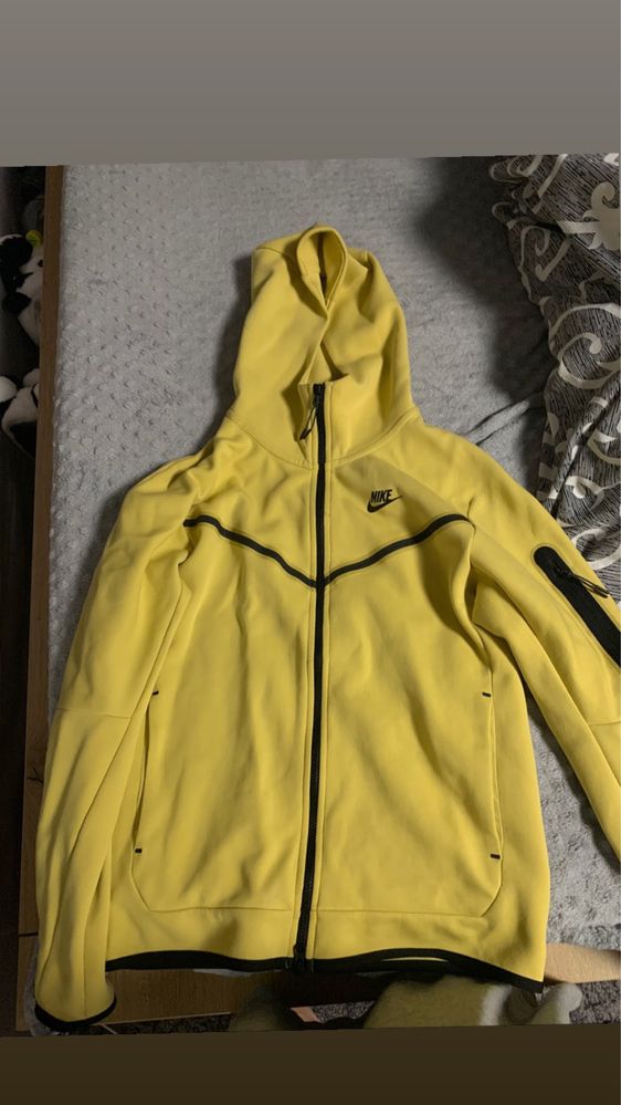 tech fleece yellow