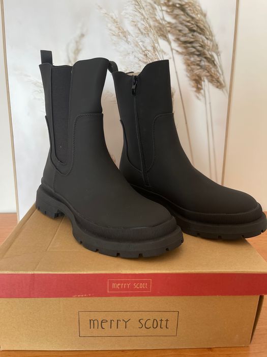 Дамски черни боти