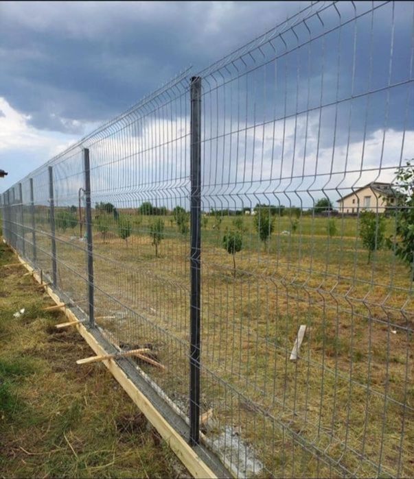 Construim garduri si porti din sipca metalica, panouri stil jaluzele,