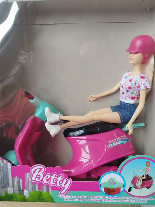 Нова кукла Барби с мотор