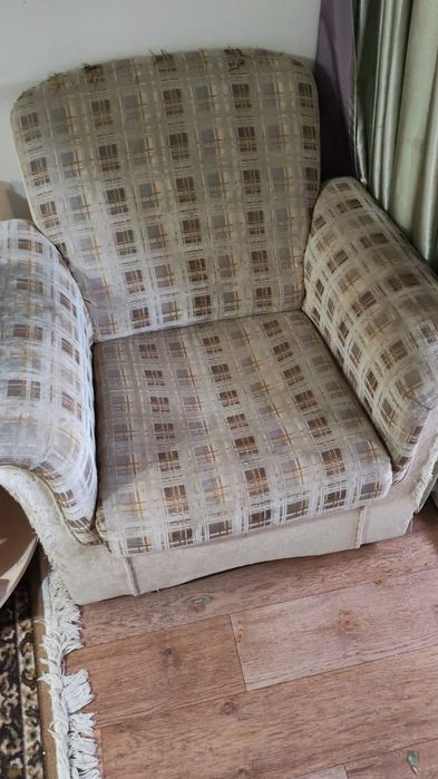 Кресла два штуки.