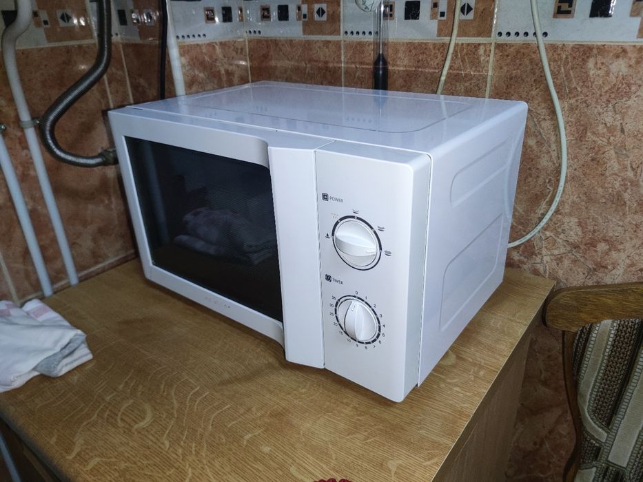 Cuptor cu microunde Daewoo KOR-6L65 - 700W