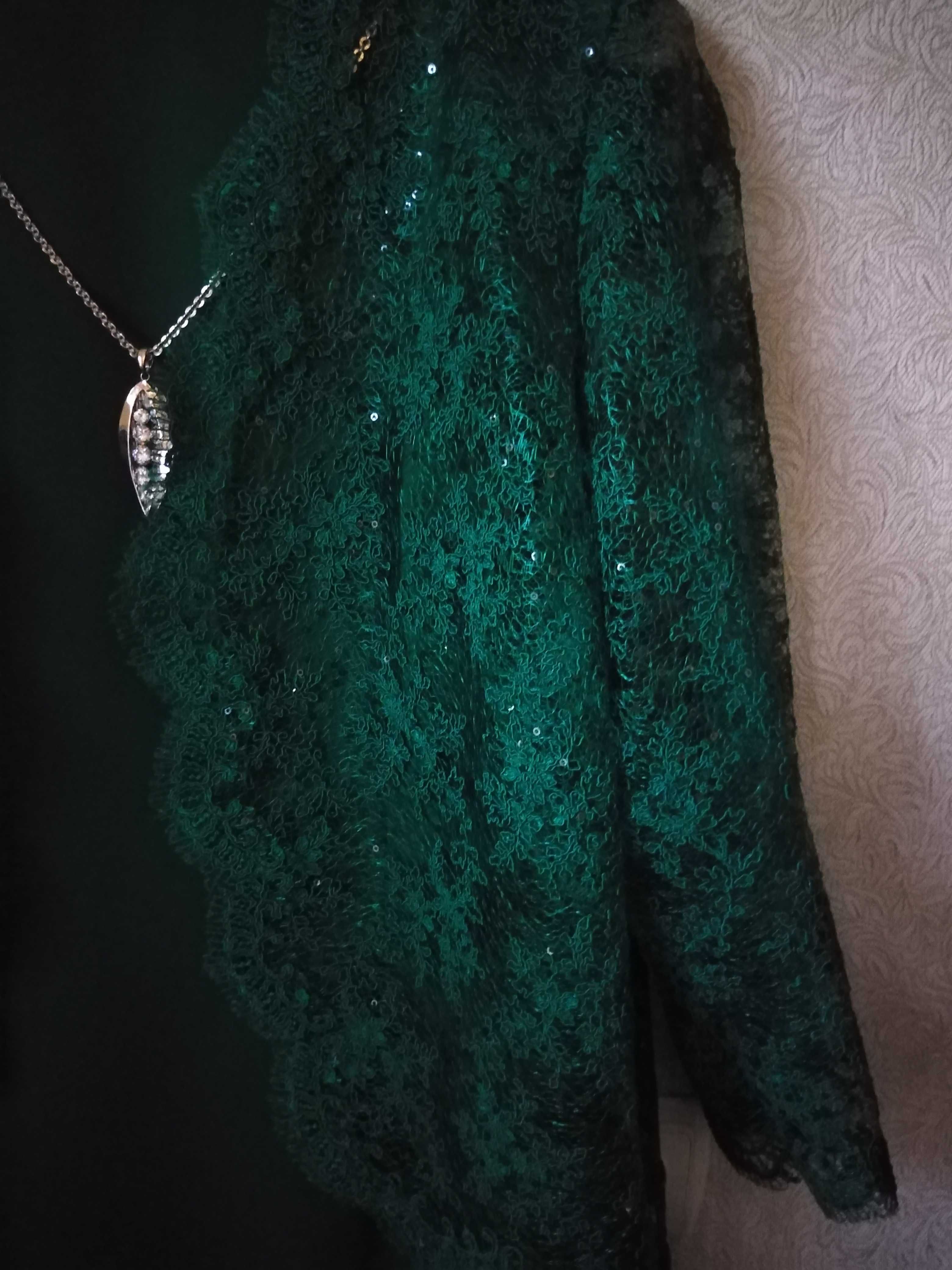 Вечернее платье с кружевной накидкой