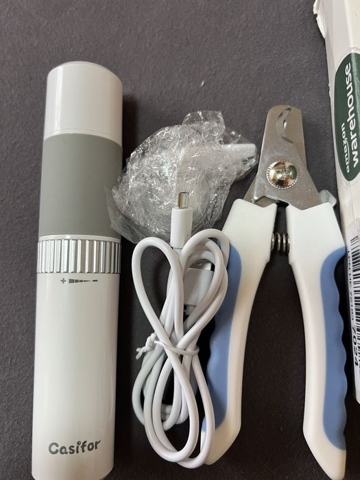 Aparat taiat unghii caini