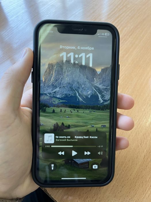 Продам iPhone 11 срочно