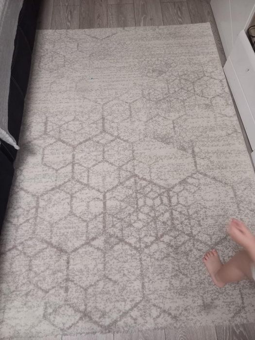 Covoare albe de marime medie