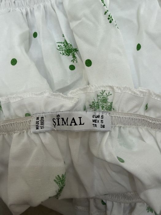 Бял топ със зелени шарки