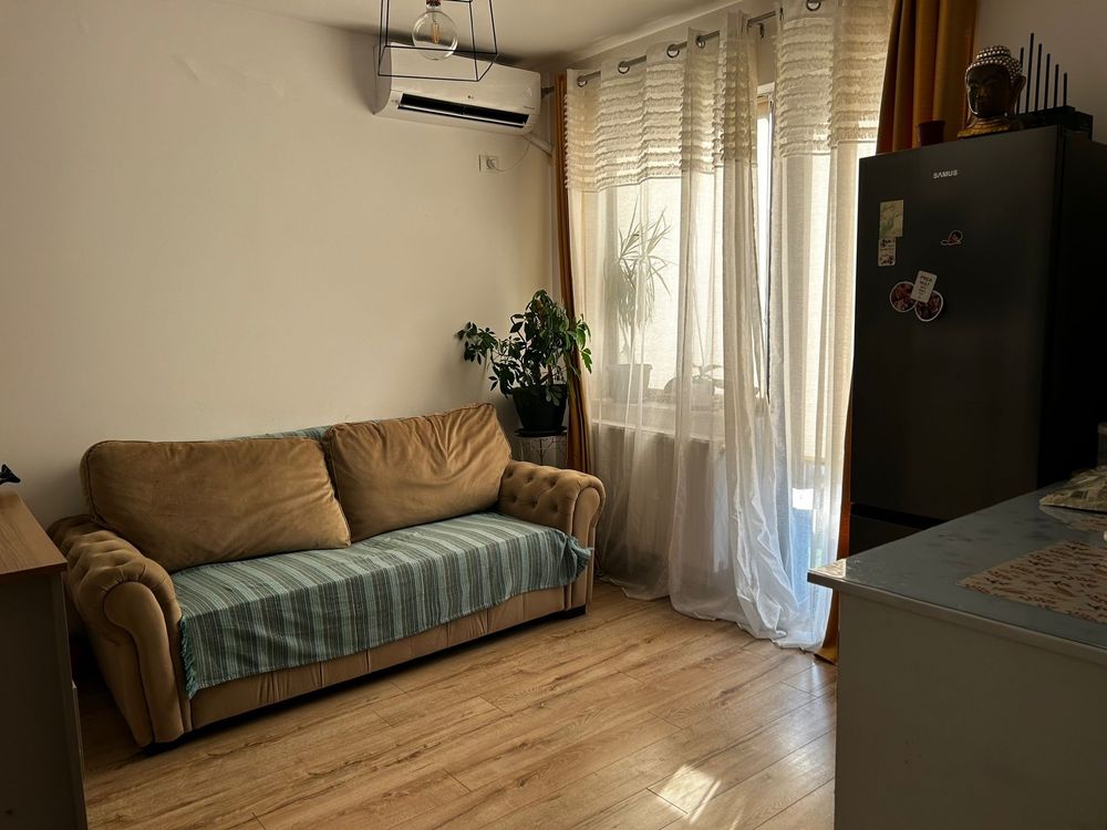 Garsonieră de vânzare,compartimentată în două camere