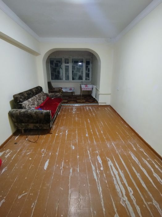 Сдам в аренду тёплую квартиру 2/4/4 кирпич 2*6 балкон Феруза(ваенка)