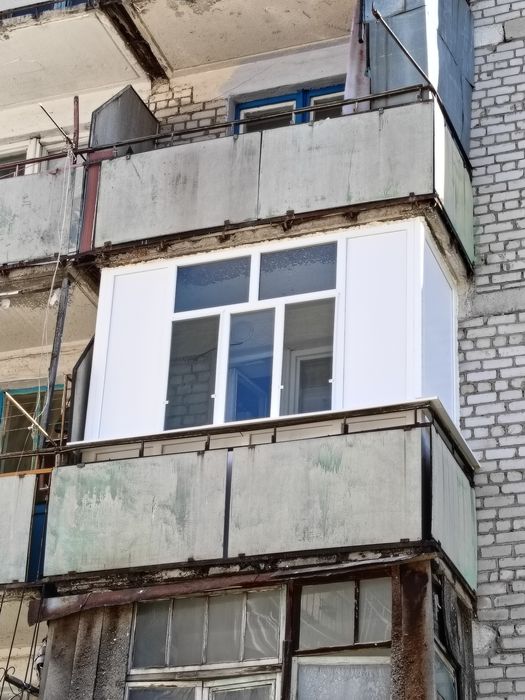 Окна, балконы, витражи