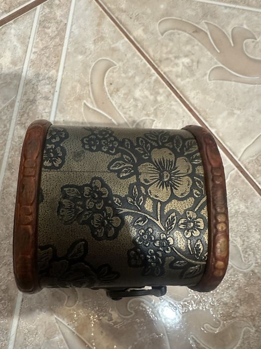 Cutie mica de bijuterii din lemn stil vintage