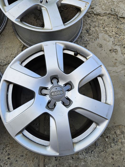 Vând jante originale Audi pe 17