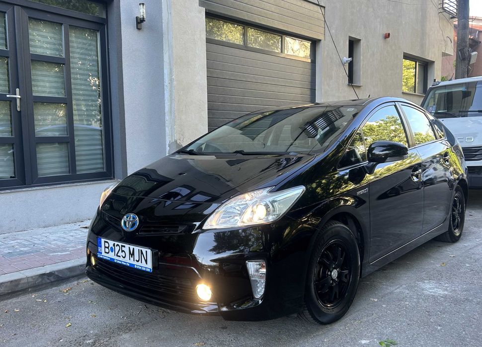 Inchiriez Masina UBER/BOLT Toyota Prius Hybrid Automata Gama Confort