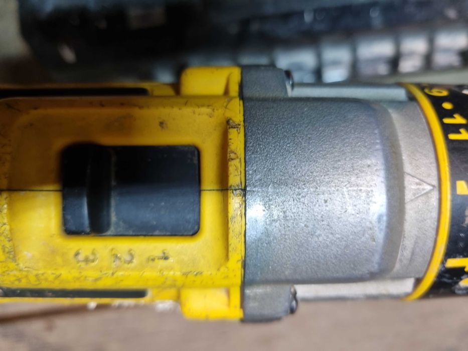 DeWalt DCD995P2 Masina premium de gaurit cu percutie XRP Li-Ion 18V