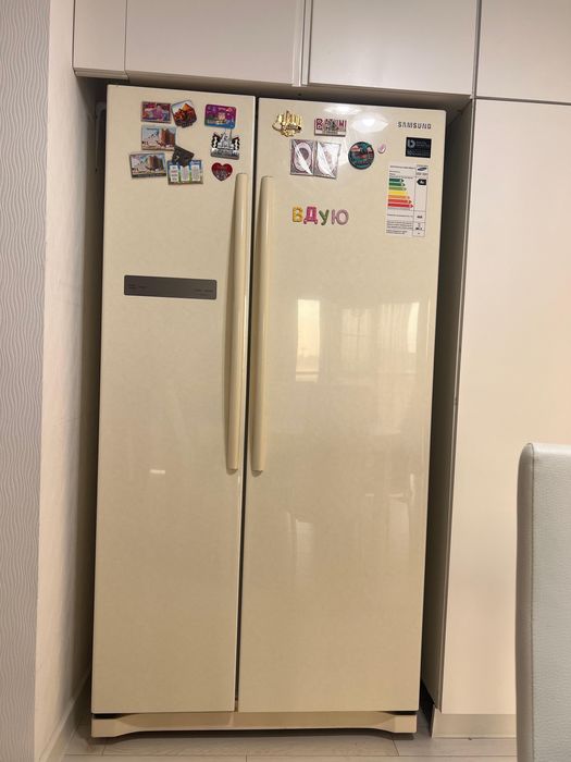 Продам холодильник Samsung side by side в отличном состоянии