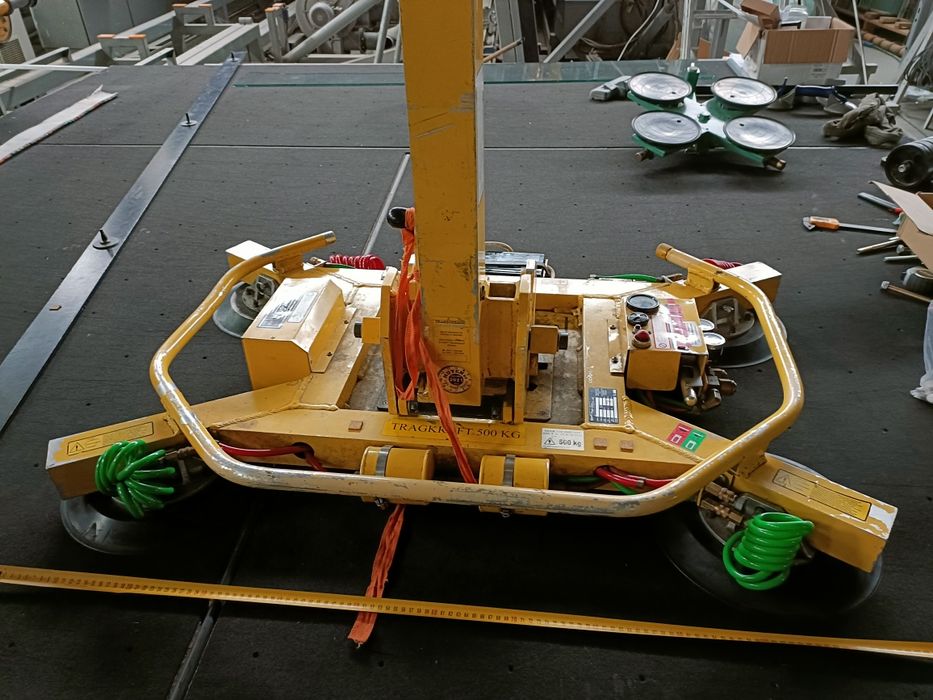 Închiriez utilaje manipulare sticla ventuze