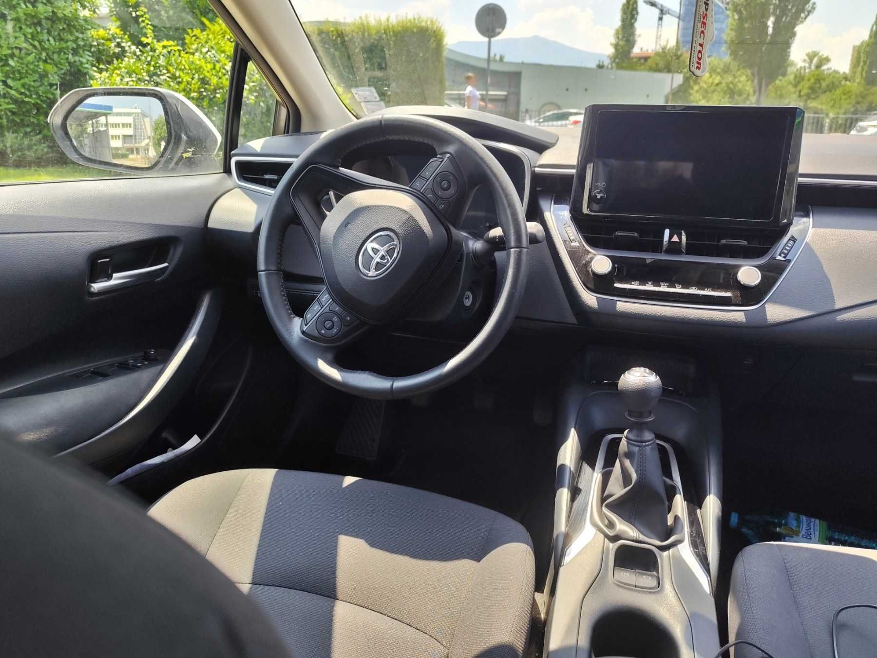 дава под наем тоyota corolla под - наем.