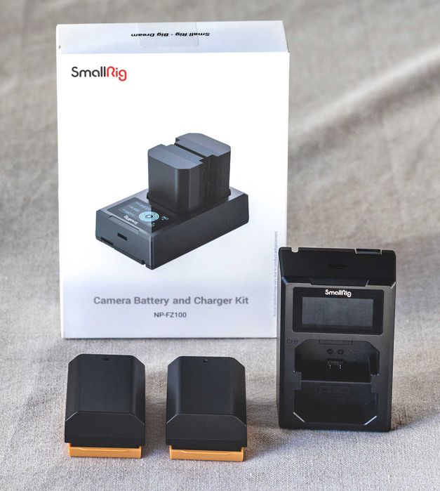 Продавам Sony A6700 + Sigma 18-50/2.8 +Smallrig аксесоари