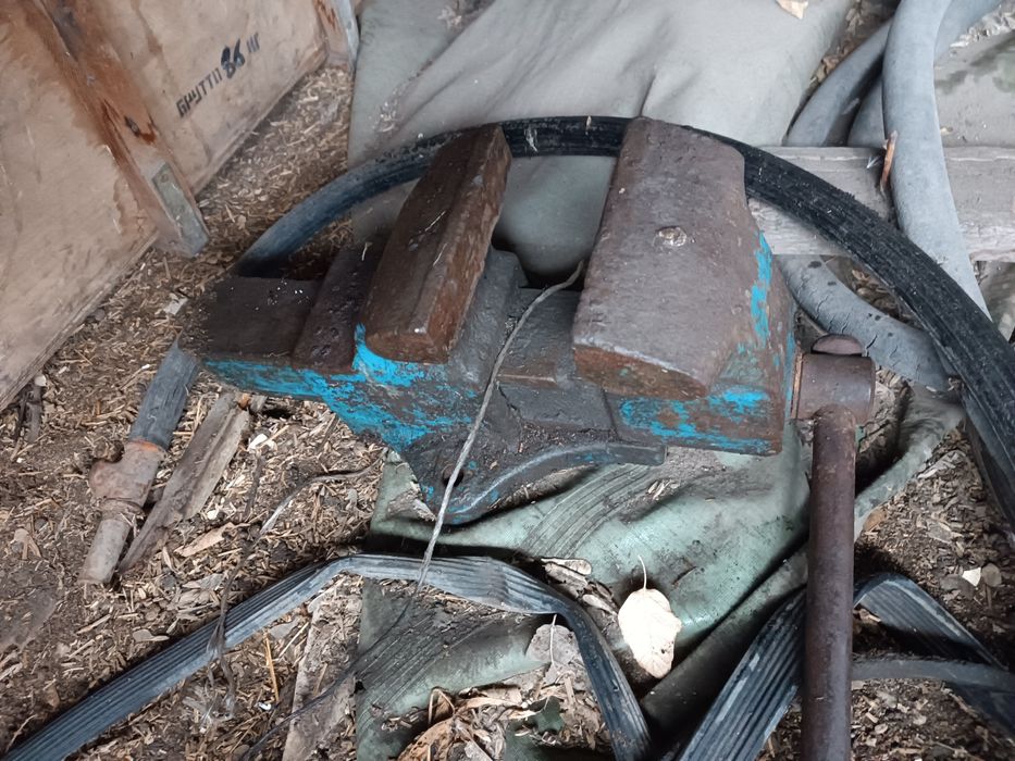 Продам тиски производство СССР