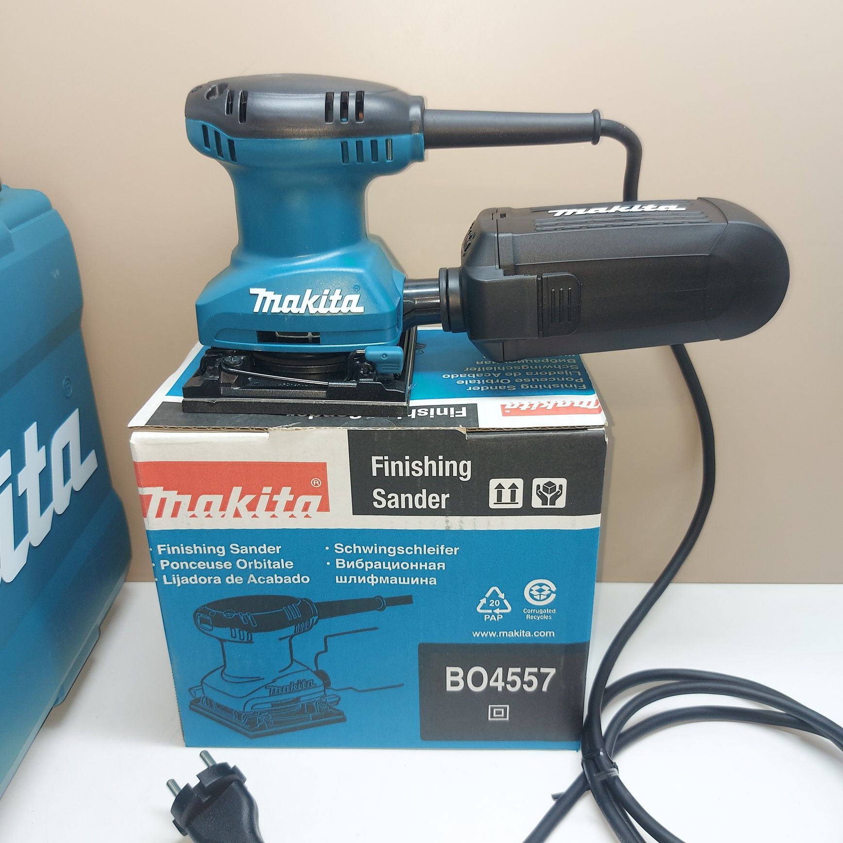 Електрически виброшлайф Makita BO4557