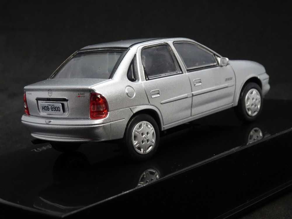 Macheta Chevrolet Corsa 1 sedan 2002 1:43 Altaya