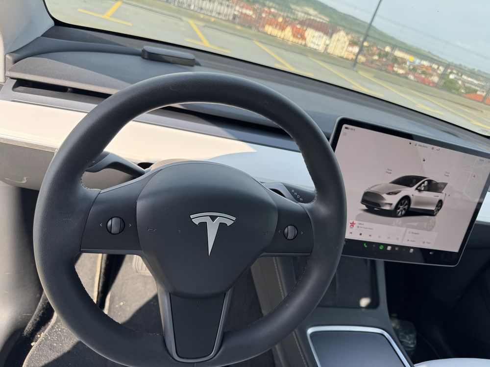 Tesla Model Y 2024 long range 4x4, 28.000 km, piele alba