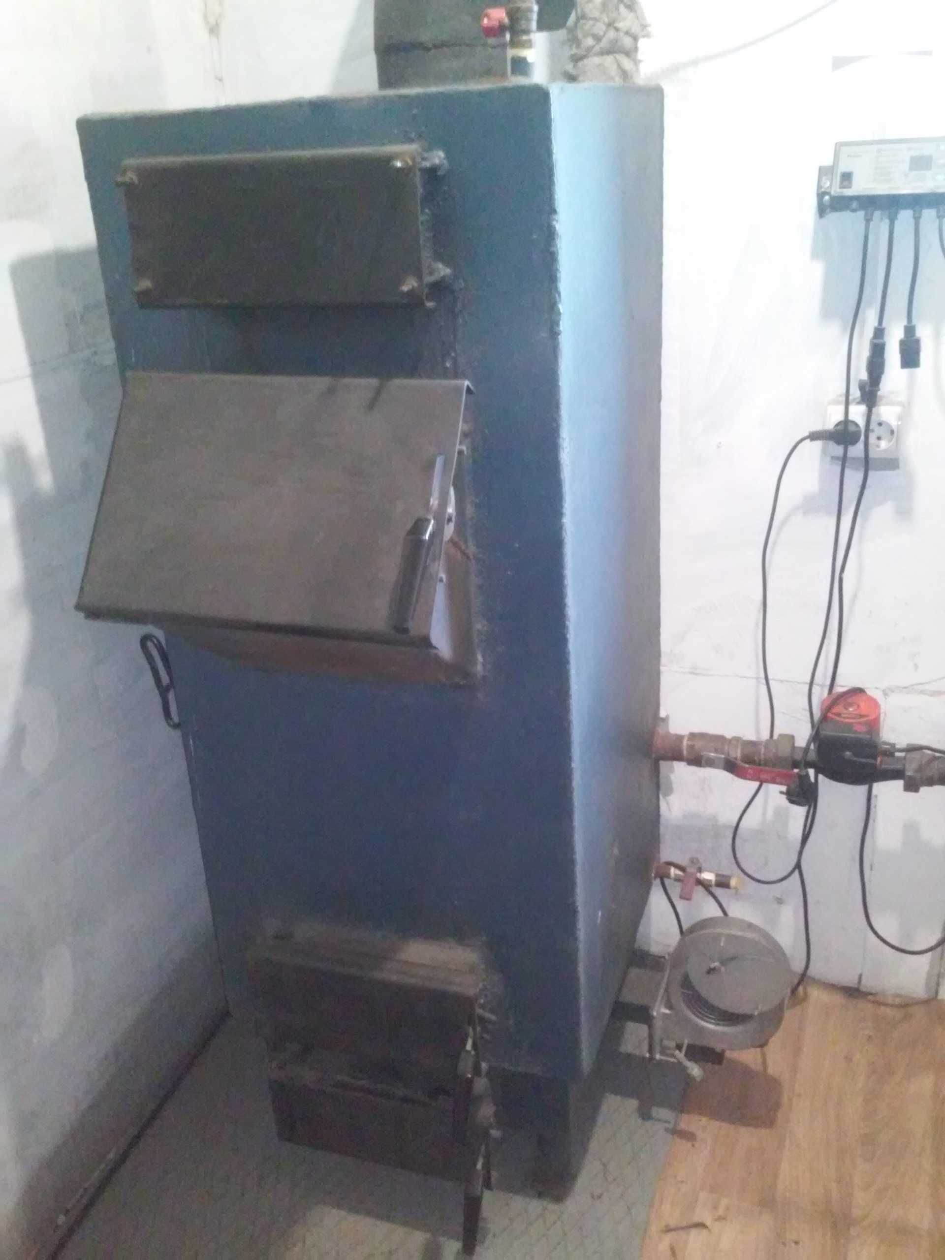 Продаётся хороший, добротный дом в начале рабочего поселка.