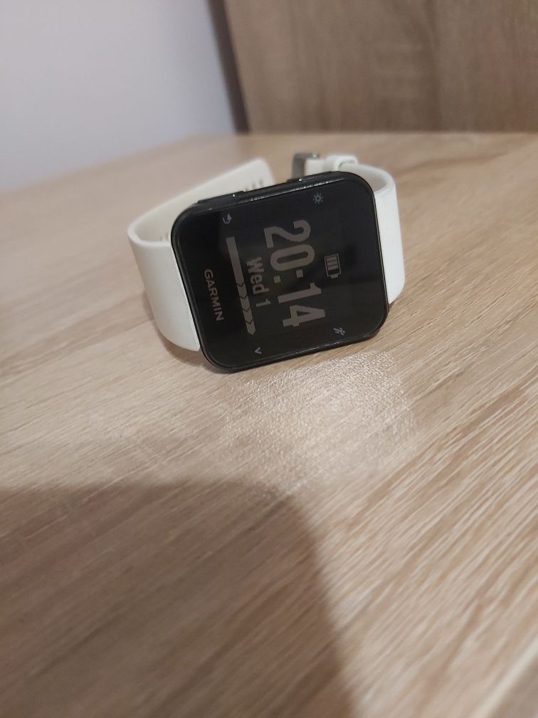 Часовник Garmin Forerunner 35