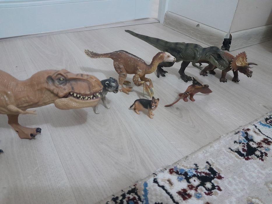 Игрушки модельки динозавры