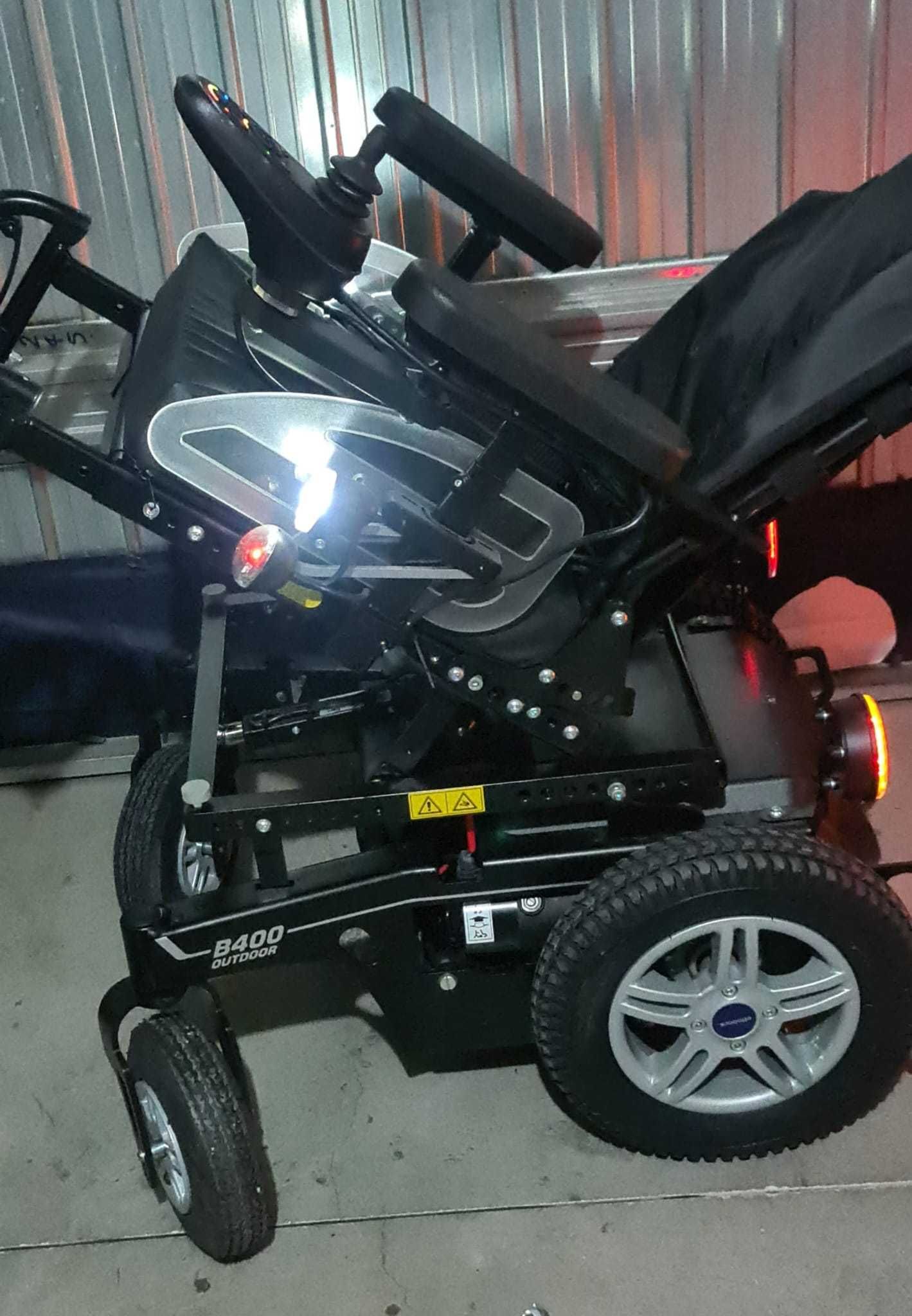 Carucior electric pt disabili batrani cu lumini si basculare 3750lei
