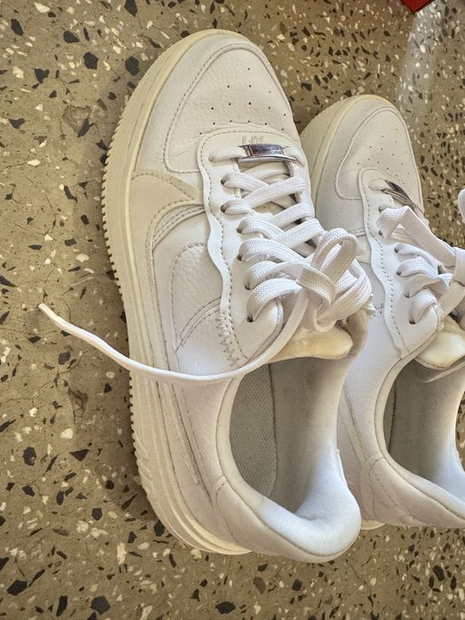 Бели маратонки nike air force