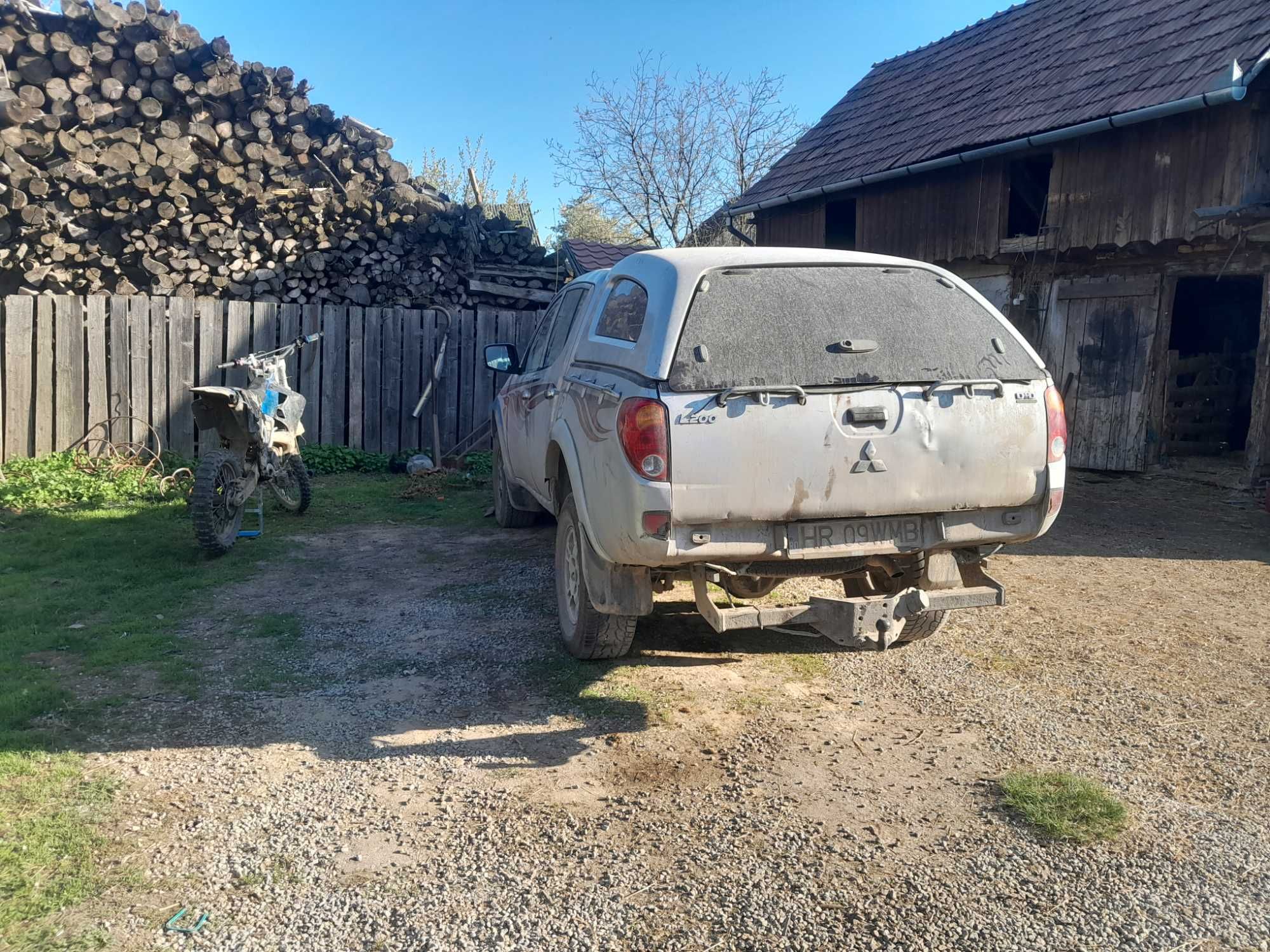Mitsubishi l200                .