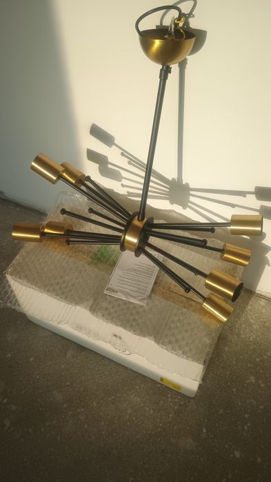 Lustra pe tija, noua, moderna.