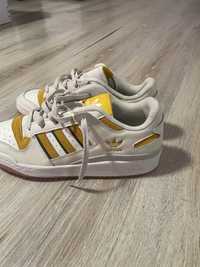 Vand  ADIDAS RIVALRY LOW nepurtați