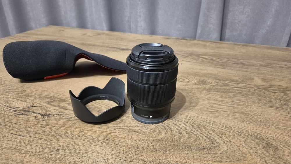 Обектив Sony FE 28-70