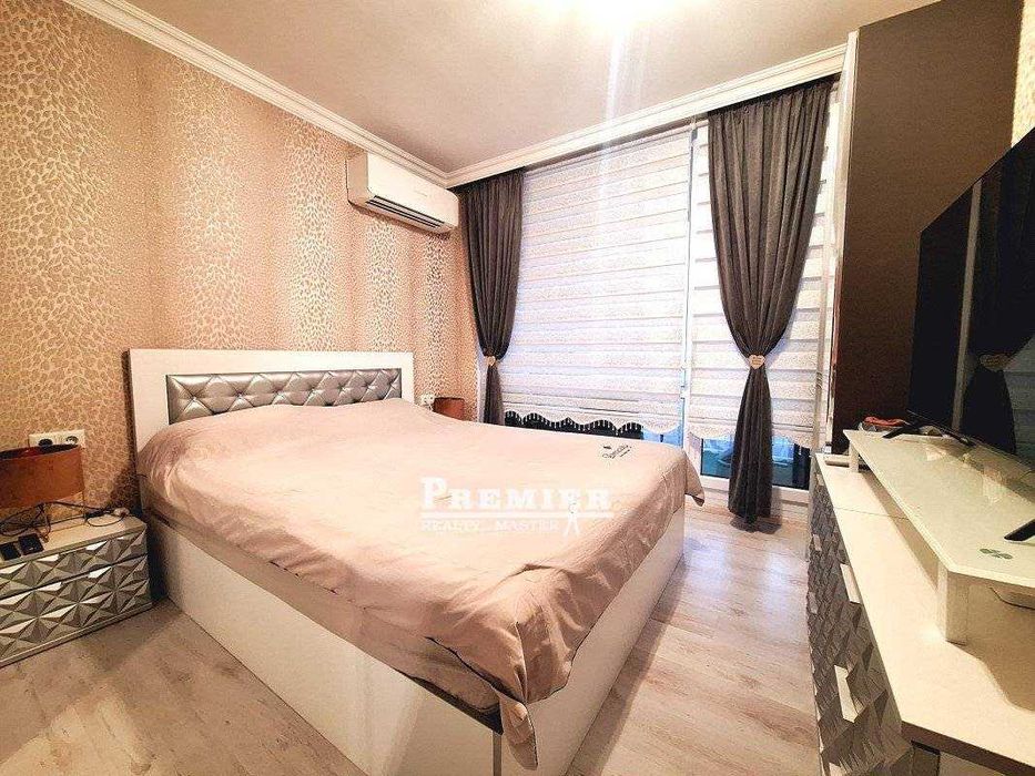 Продава се Двустаен апартамент в Бургас, Славейков - 81 кв.м за 2303 €/кв.м - Снимка #3