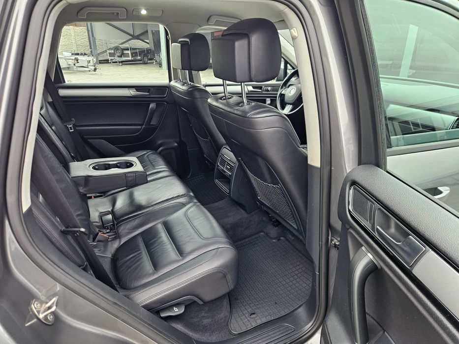 Vw touareg 3.0 tdi,239 cp,4x4,suspensie pe perne, xenon, led ,navi