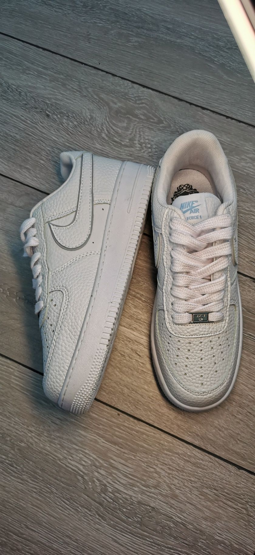 Nike Air Force 1, noi, albi