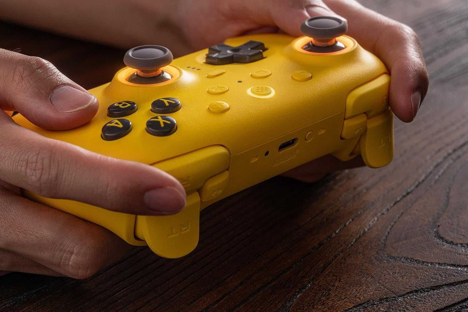 8Bitdo Ultimate 2 Bluetooth контролер (актуализация на TMR джойстик)