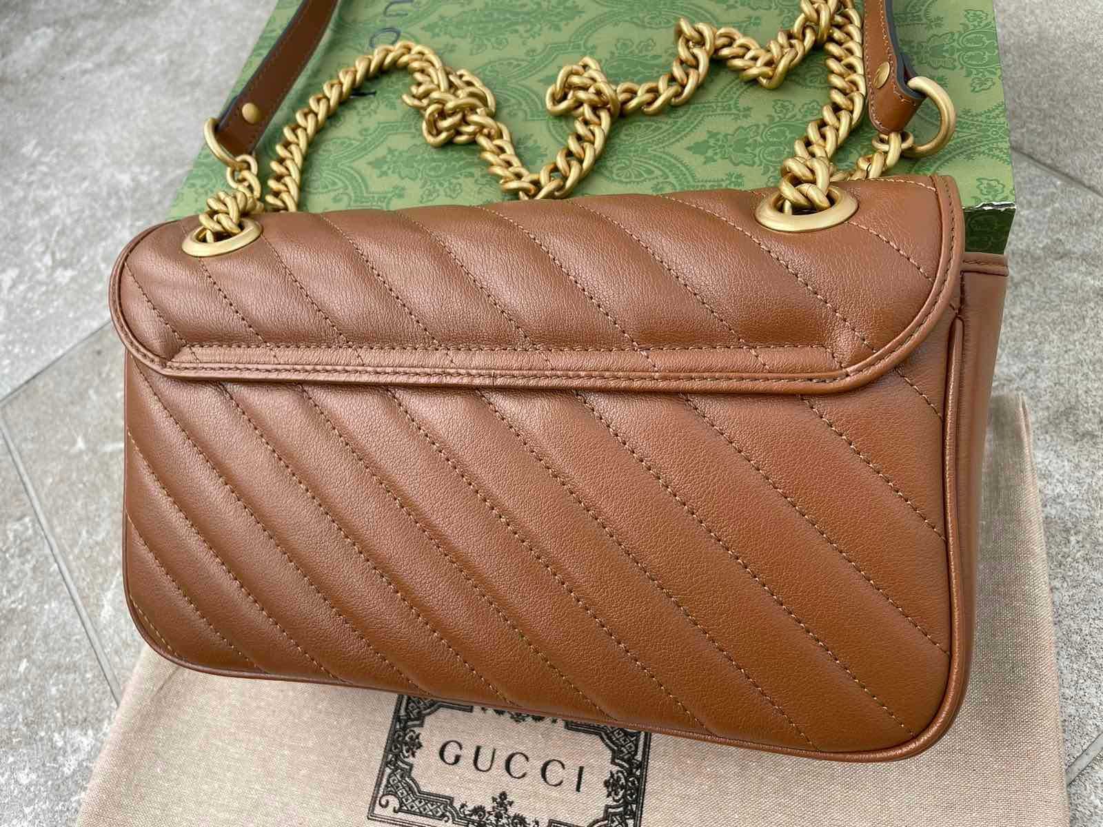 Geanta Gucci din piele naturala maro Gucci Marmont, maner si lant