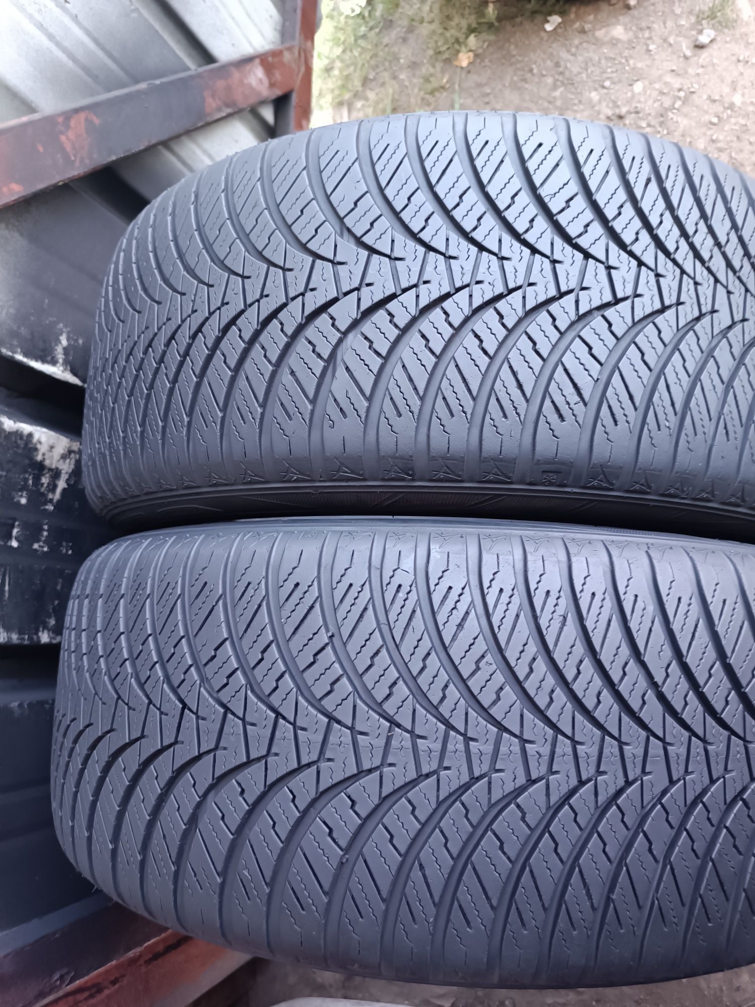 245/45/18 Falken