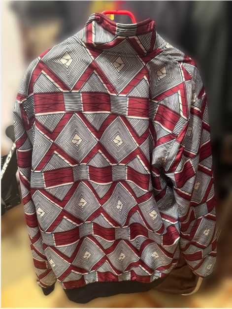 Jachetă Supreme Model Unic – Mărimea L, Design Modern, Stare Excelentă