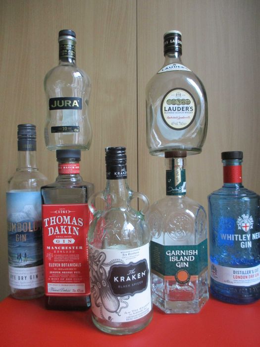 Колекция от стъклени бутилки (уиски и др.)