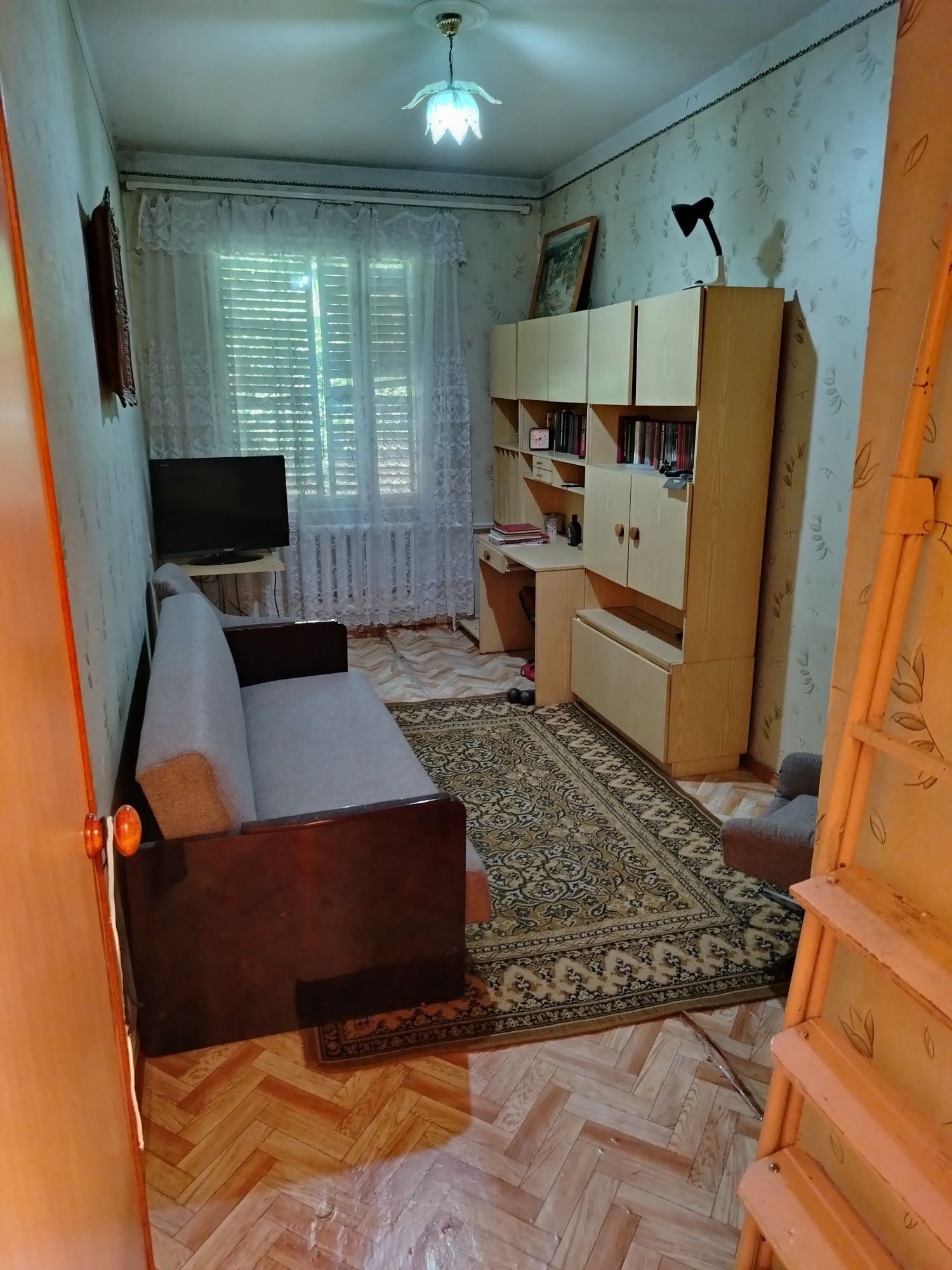 Продаётся Чиланзар 9 3 комнатная.
