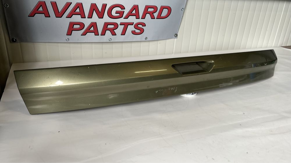 Лайстна с дръжка за багажна врата Ford Kuga 2 (2013-2020)