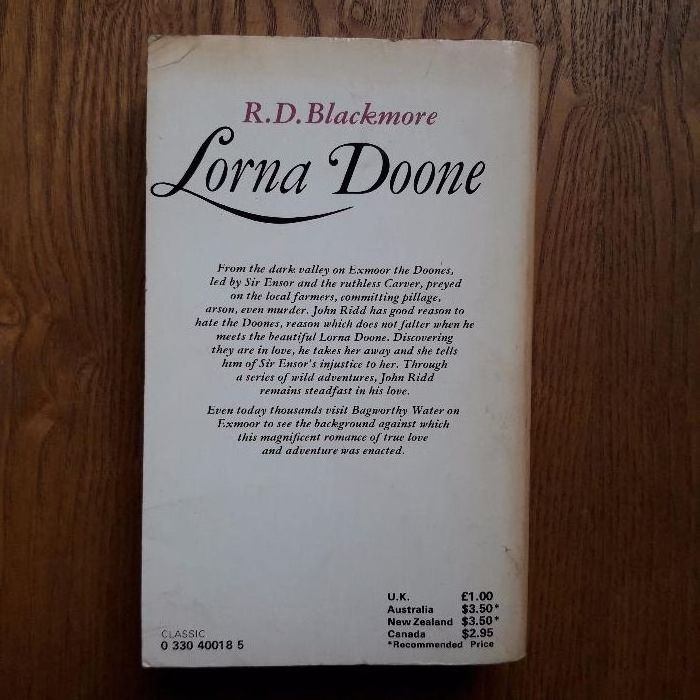 Продавам оригинална английска книга Lorna Doone на R.D.Blackmore