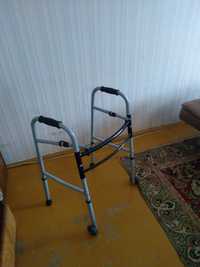 Продам ходунки и инвалидную коляску