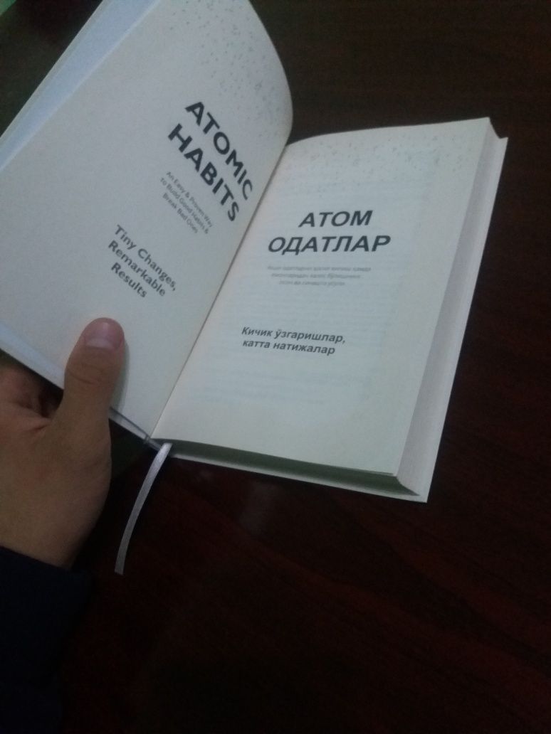 Kitob sotiladi. Nomi Atom Odatlar Jeyms Klir asari