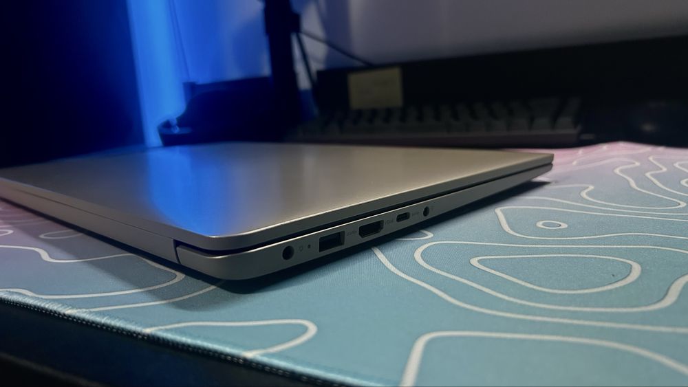 Lenovo Ryzen 5 5500U, 12GB RAM, 512 SSD, folosit putin